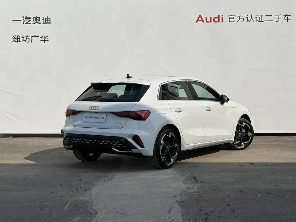 Audi A3 Audi A3 2025 Sportback 35 TFSI Flying Spur Premium Edition 2026 — миниатюра 3