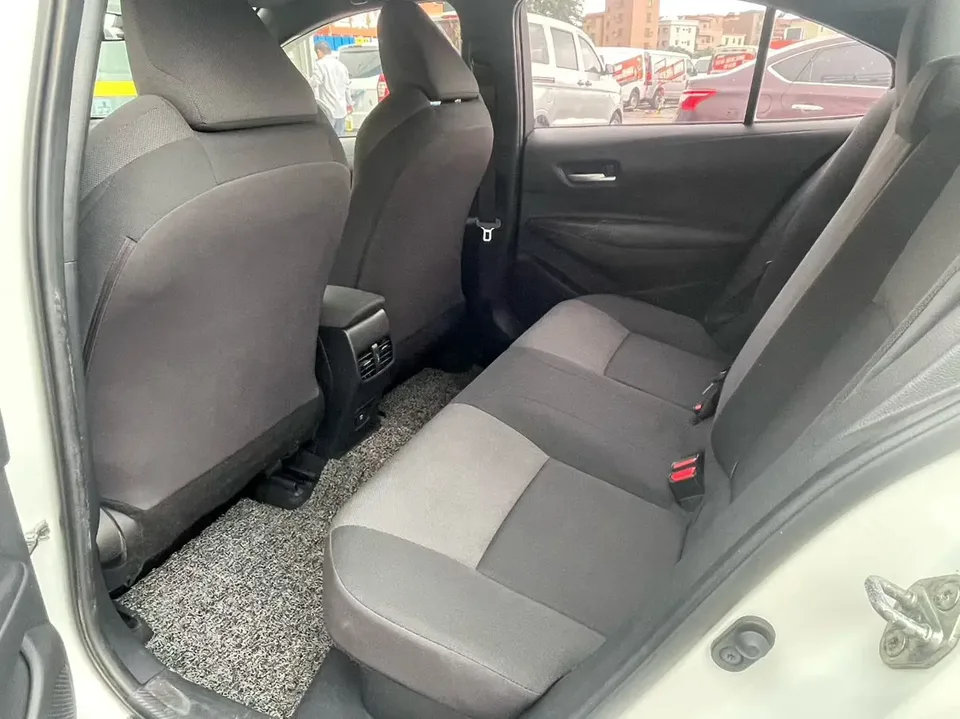 Toyota Levin 2022 Corolla Hybrid 1.8H E-CVT Progressive Edition 2022 — миниатюра 3