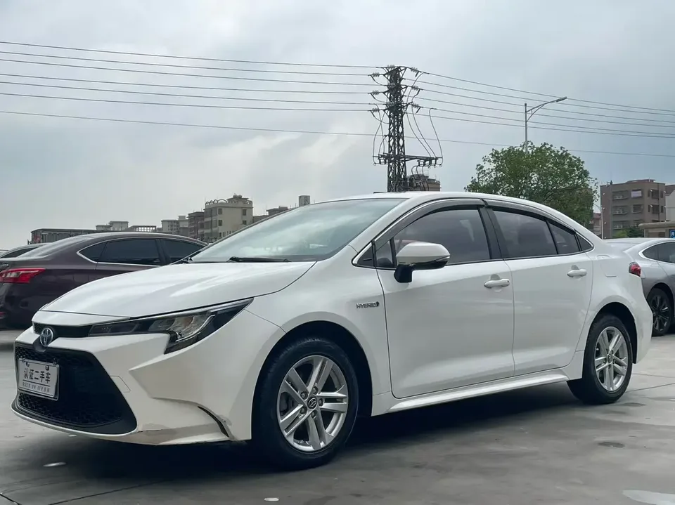 Toyota Levin 2022 Corolla Hybrid 1.8H E-CVT Progressive Edition 2022 — фото 1, купить с доставкой в Москву