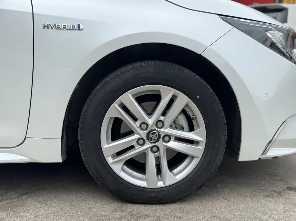 Toyota Levin 2022 Corolla Hybrid 1.8H E-CVT Progressive Edition 2022 — миниатюра 3