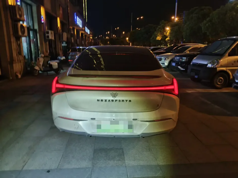 NETA Nezha S facelift version 1160 with extended range 2023 — миниатюра 2