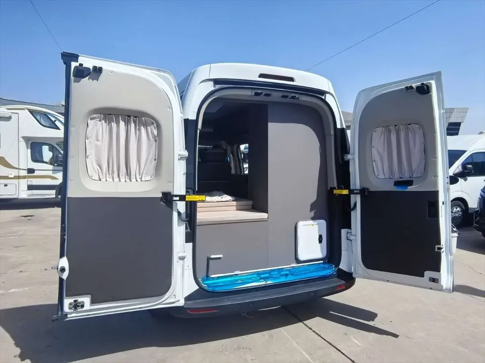Datong Xintu V70 2.0T Automatic Front-Wheel Drive 6-Seater Factory Customized Edition 2026 — миниатюра 2