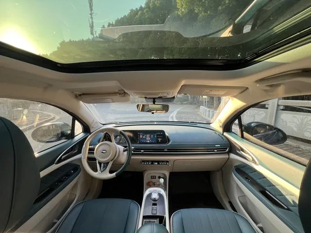 ORA Euler good cat Morandi Edition 400km Standard Range Luxury Lithium Iron Phosphate 2022 — миниатюра 3
