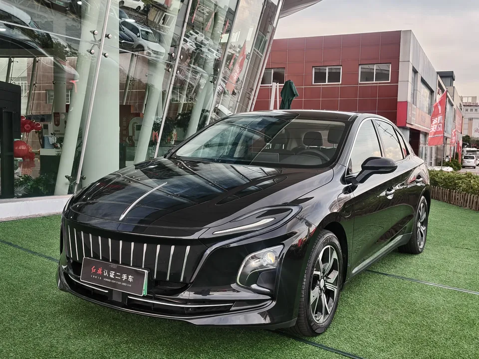 Hongqi E-QM5 Basic Travel Edition 2024 — фото 1, купить с доставкой в Москву