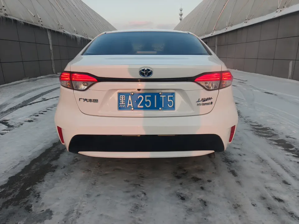 Toyota Levin 2022 Corolla Hybrid 1.8H E-CVT Leading Edition 2022 — миниатюра 2