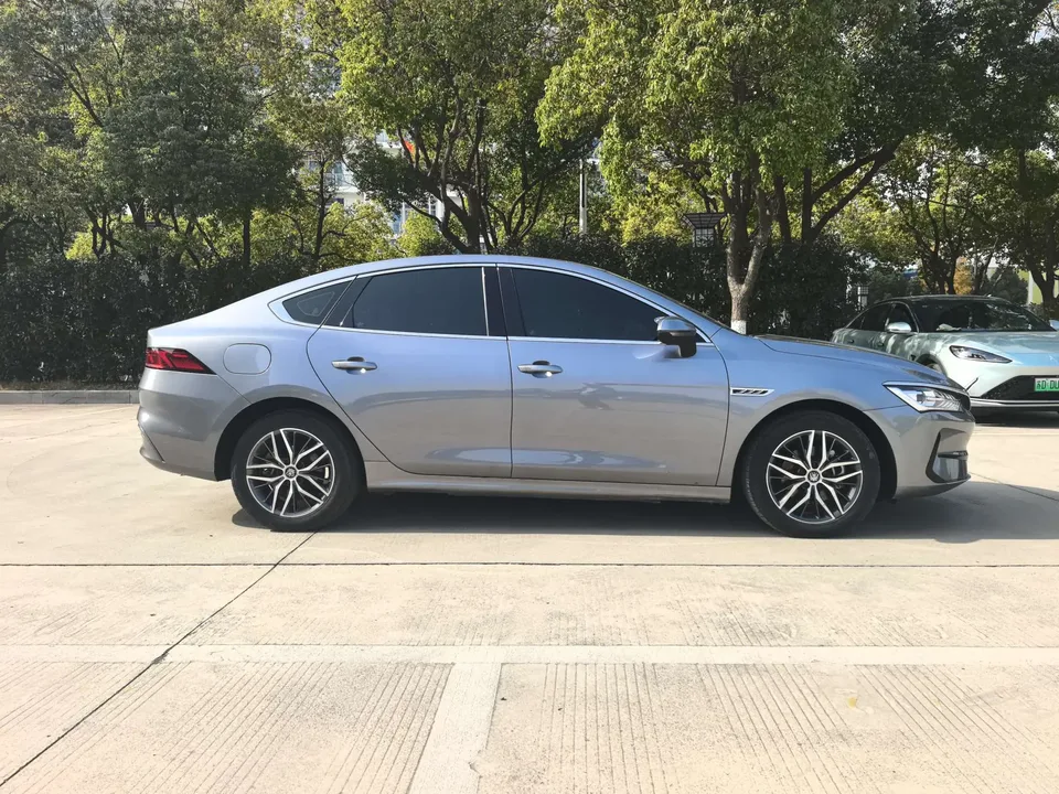 BYD Qin PLUS EV 500KM Luxury Edition 2023 — миниатюра 2