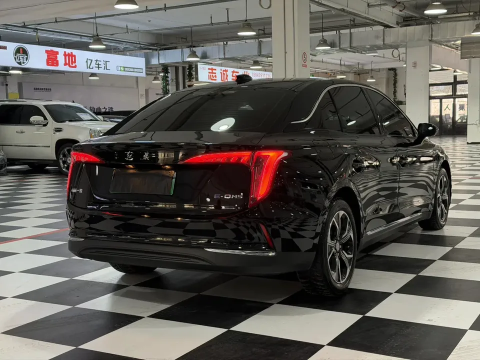 Hongqi E-QM5 facelift basic travel version 2023 — миниатюра 2
