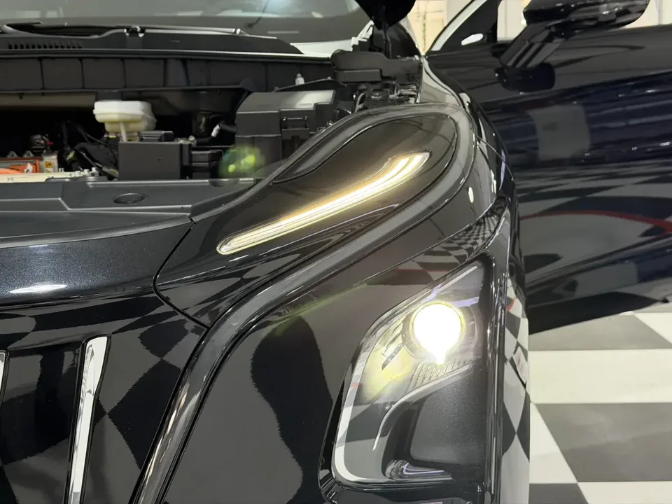 Hongqi E-QM5 facelift basic travel version 2023 — миниатюра 5