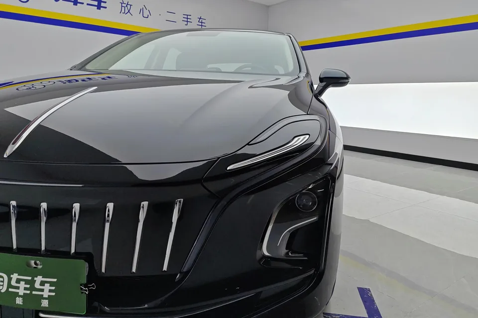 Hongqi E-QM5 facelift basic travel version 2024 — миниатюра 2
