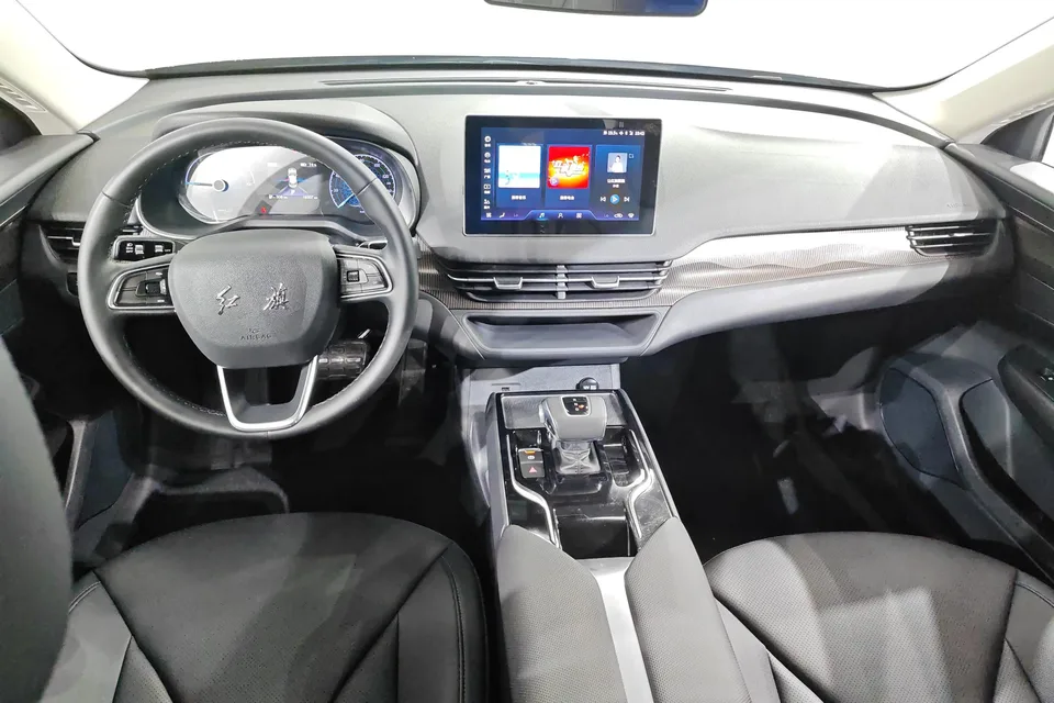 Hongqi E-QM5 facelift basic travel version 2024 — миниатюра 4
