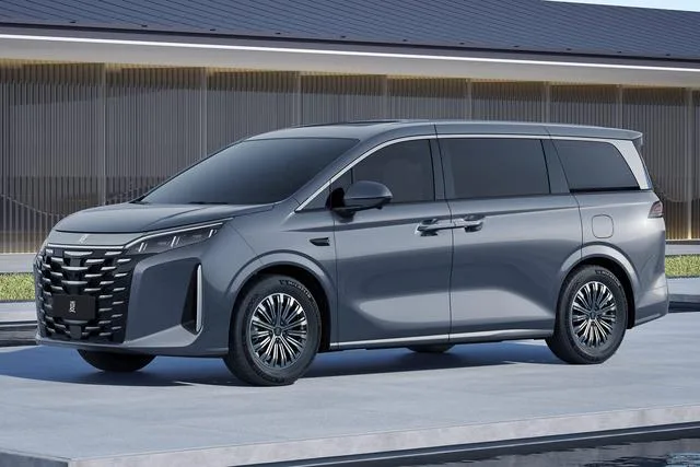 BYD Xia DM-i 218KM 2026 — фото 1, купить с доставкой в Москву