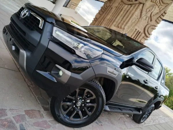 Toyota Hilux 2024 — фото 1, купить с доставкой в Москву