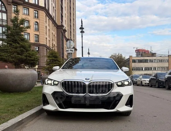 BMW 5-Series 2024 — фото 1, купить с доставкой в Москву