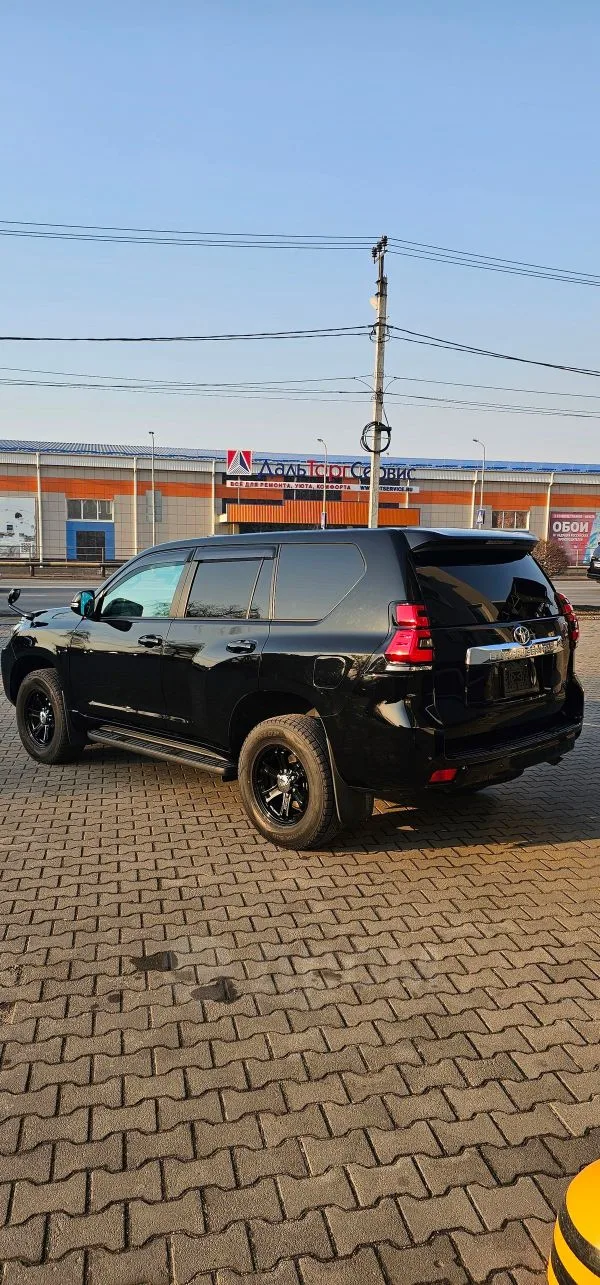 Toyota Land Cruiser Prado 2022 — фото 1, купить с доставкой в Москву