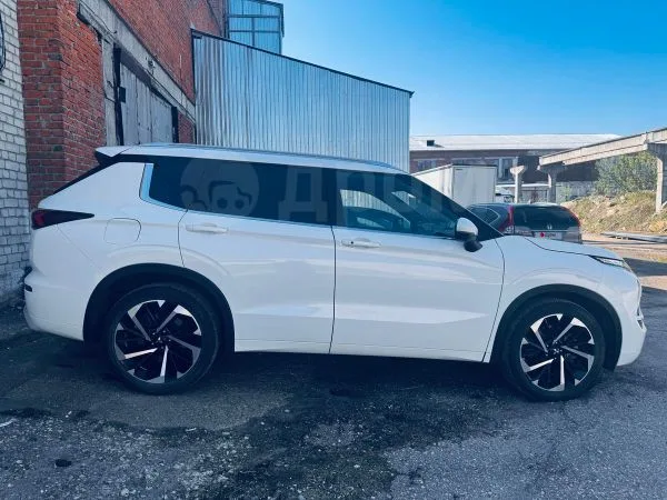Mitsubishi Outlander 2023 — фото 1, купить с доставкой в Москву