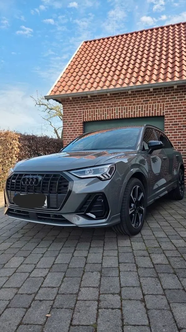 Audi Q3 2.0 35 TDI S tronic Premium 2023 — фото 1, купить с доставкой в Москву