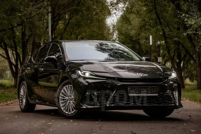 Toyota Camry 2.0HGVP CVT Deluxe 2024 — фото 1, купить с доставкой в Москву