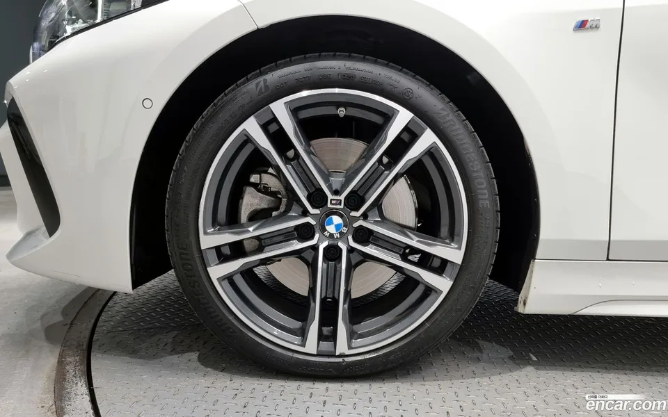 BMW 1 Series 120i M 2023 — миниатюра 5