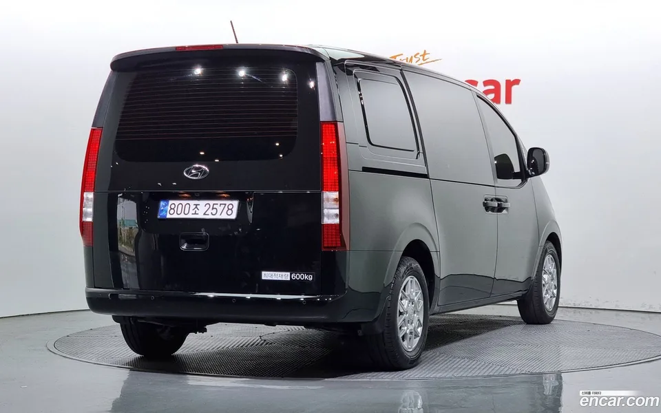 Hyundai Staria 5 2023 — миниатюра 2