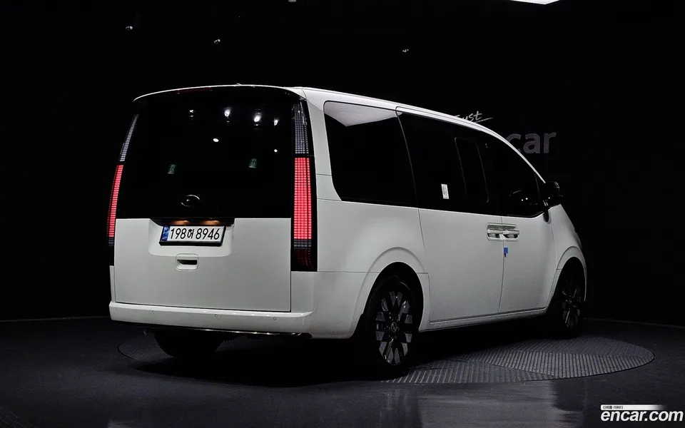 Hyundai Staria 9 2024 — миниатюра 2