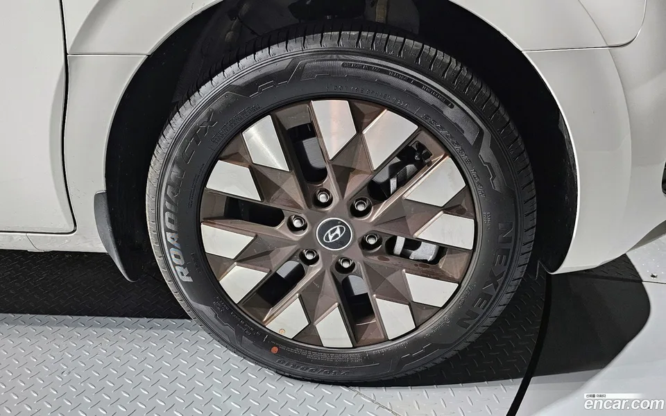 Hyundai Staria 9 2024 — миниатюра 5