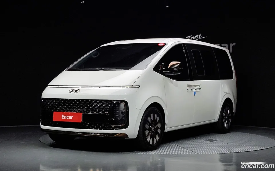 Hyundai Staria 9 2024 — фото 1, купить с доставкой в Москву