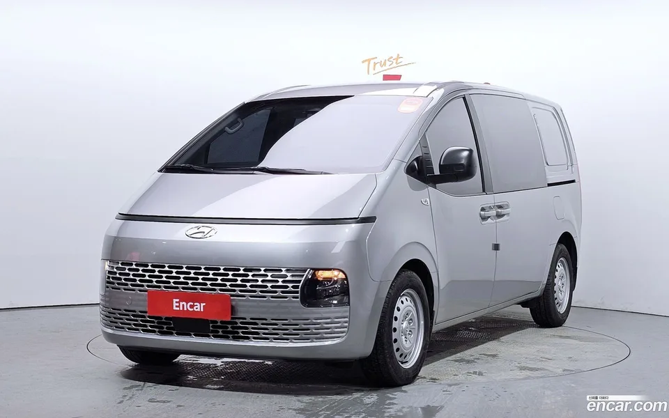 Hyundai Staria 5 2022 — фото 1, купить с доставкой в Москву