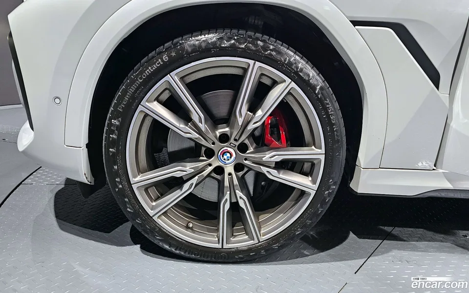 BMW X6 M50i 2023 — миниатюра 5