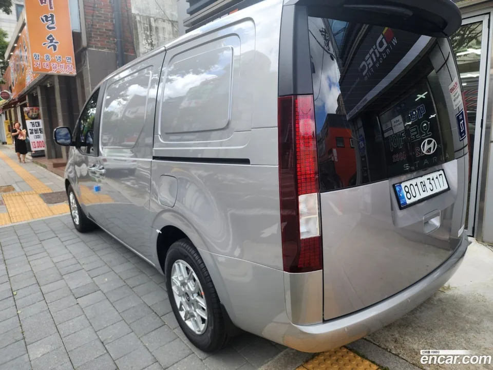 Hyundai Staria HEV 1.6 3 2024 — миниатюра 5