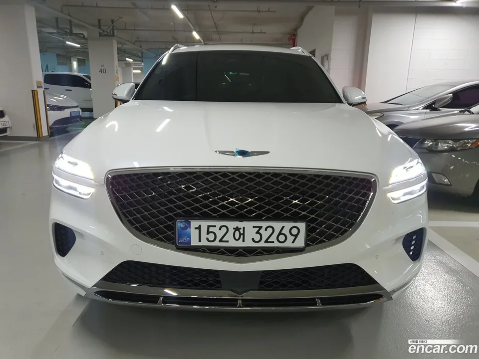 Genesis GV70 2.5T 2WD 2024 — фото 1, купить с доставкой в Москву