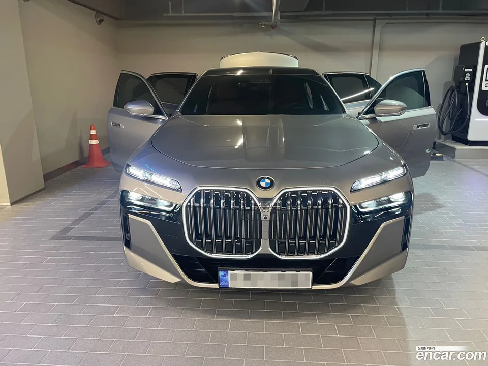 BMW 7 Series 740d xDrive M 2023 — миниатюра 2