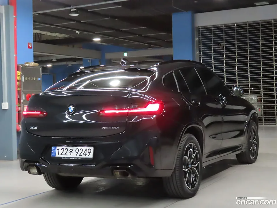 BMW X4 xDrive20i M 2023 — миниатюра 2