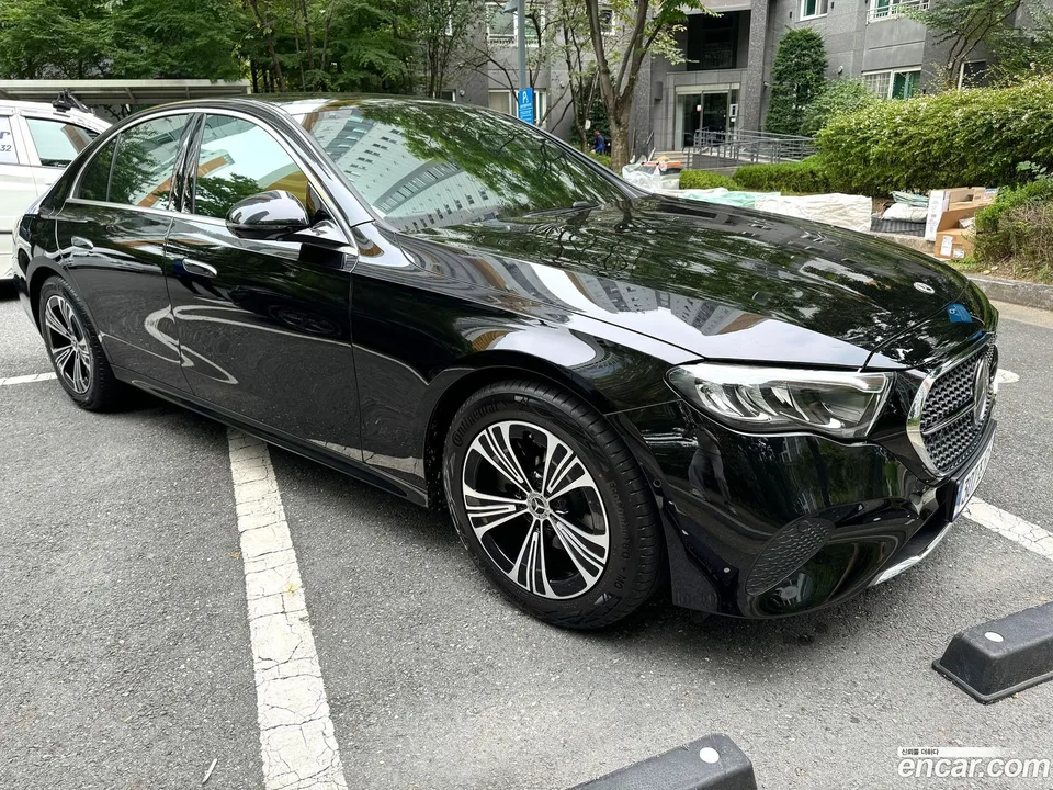 Mercedes-Benz E-Class E200 2024 — миниатюра 3