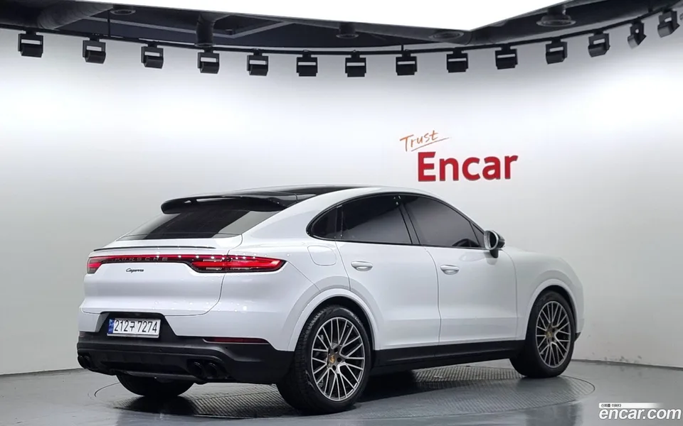 Porsche Cayenne 3.0 2023 — миниатюра 2