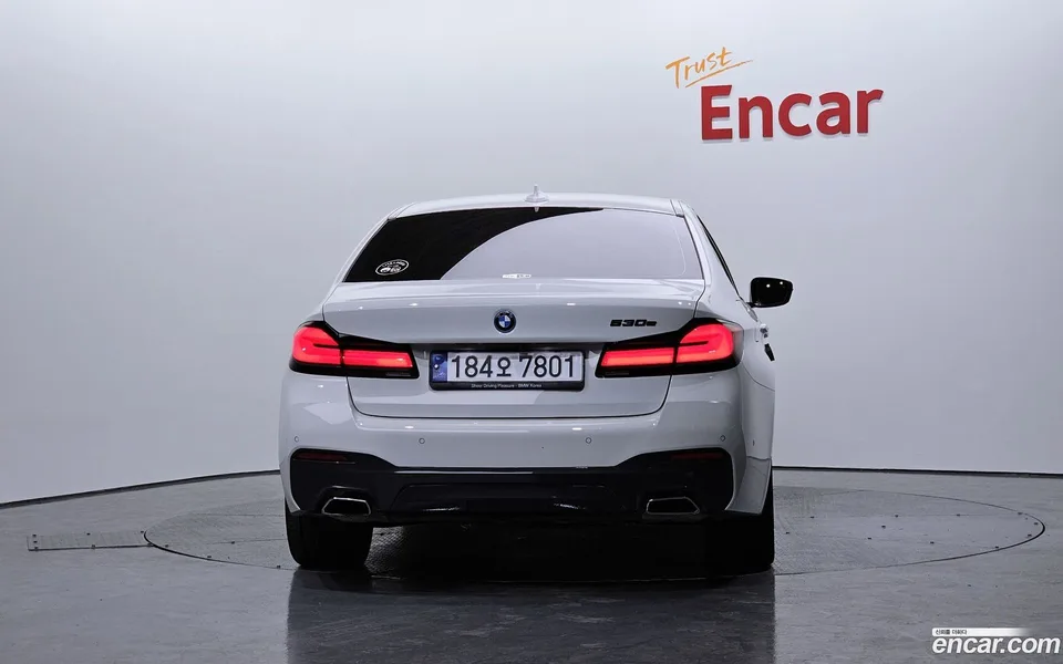 BMW 5 Series 530e M 2023 — миниатюра 4