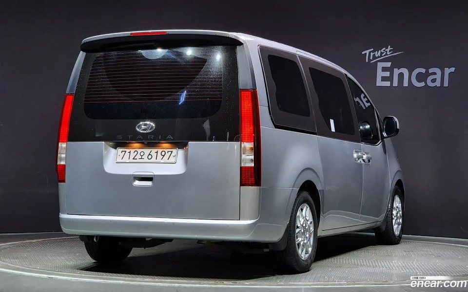 Hyundai Staria 11 2022 — миниатюра 2
