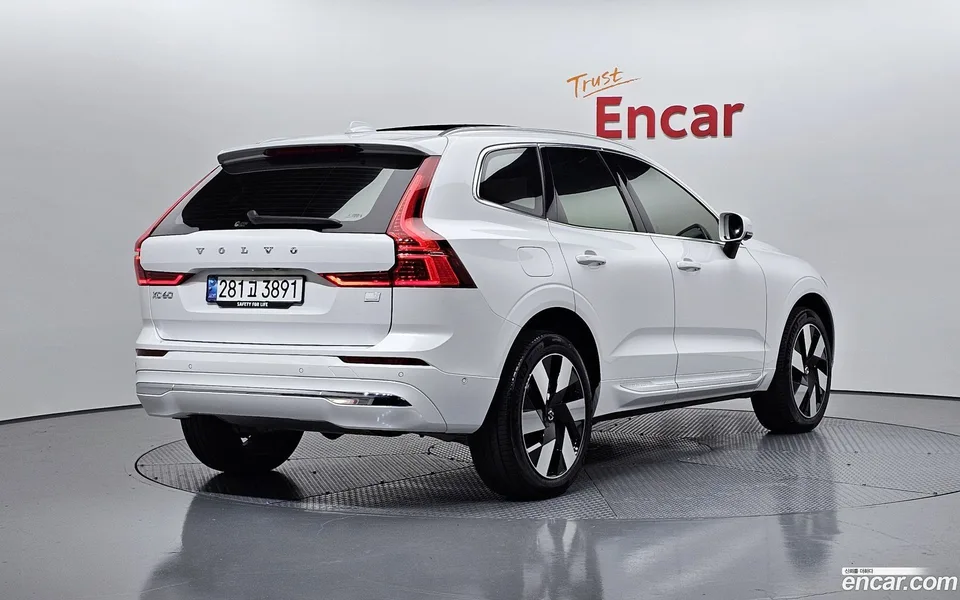 Volvo XC60 T8 2024 — миниатюра 2