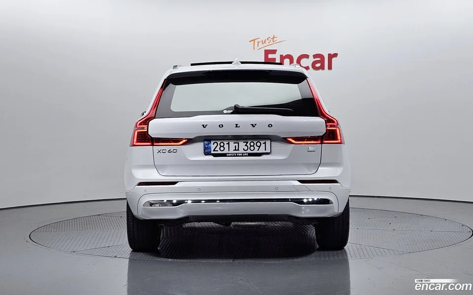 Volvo XC60 T8 2024 — миниатюра 4