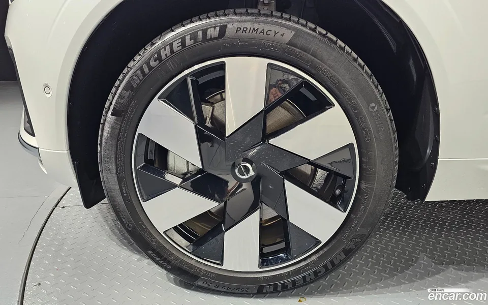 Volvo XC60 T8 2024 — миниатюра 5
