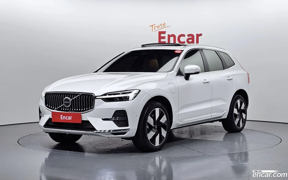 Volvo XC60 T8 2024 — фото 1, купить с доставкой в Москву