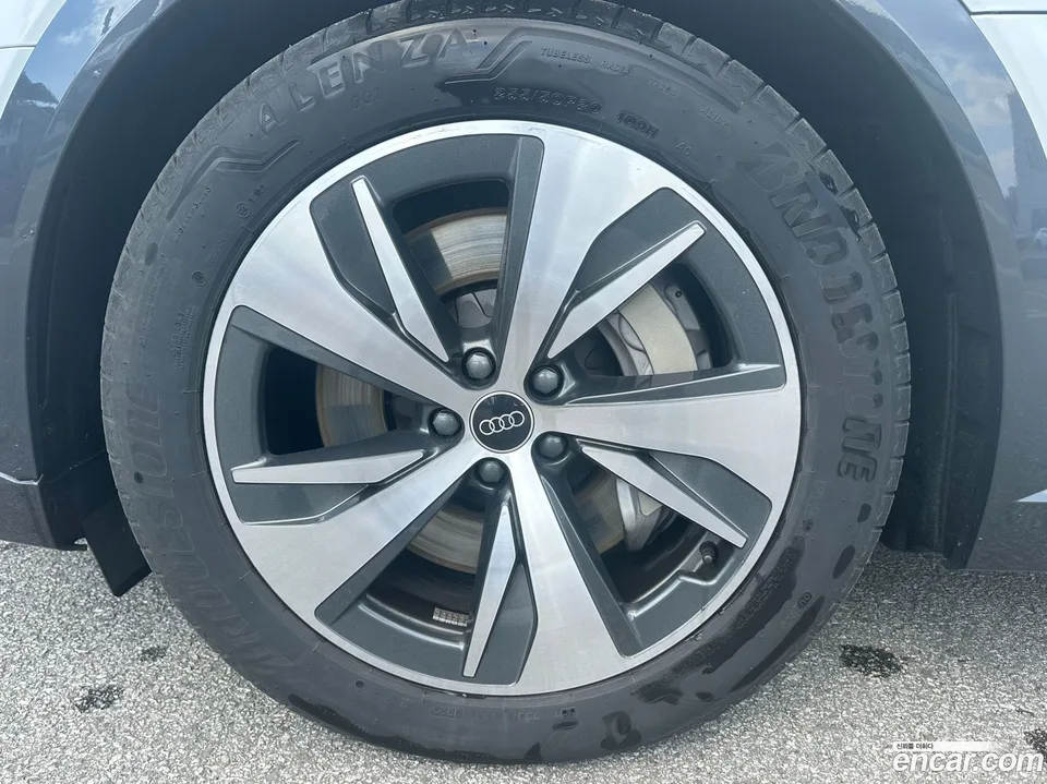 Audi Q8 e-tron 55 2024 — миниатюра 5