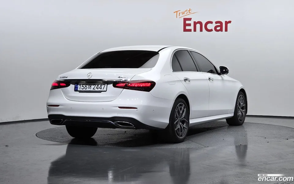 Mercedes-Benz E-Class E220d 4MATIC AMG Line 2023 — миниатюра 2