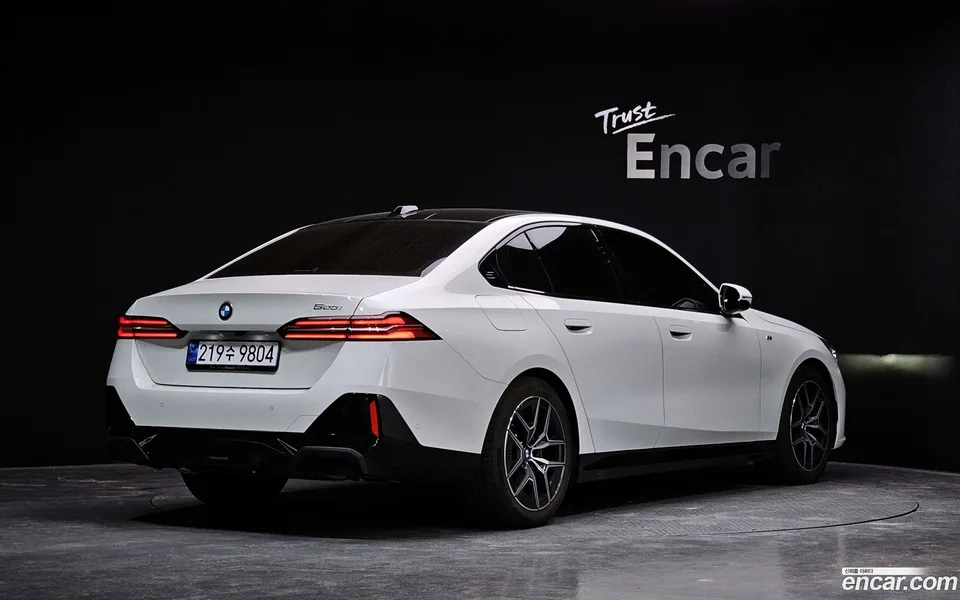 BMW 5 Series 520i M 2024 — миниатюра 2