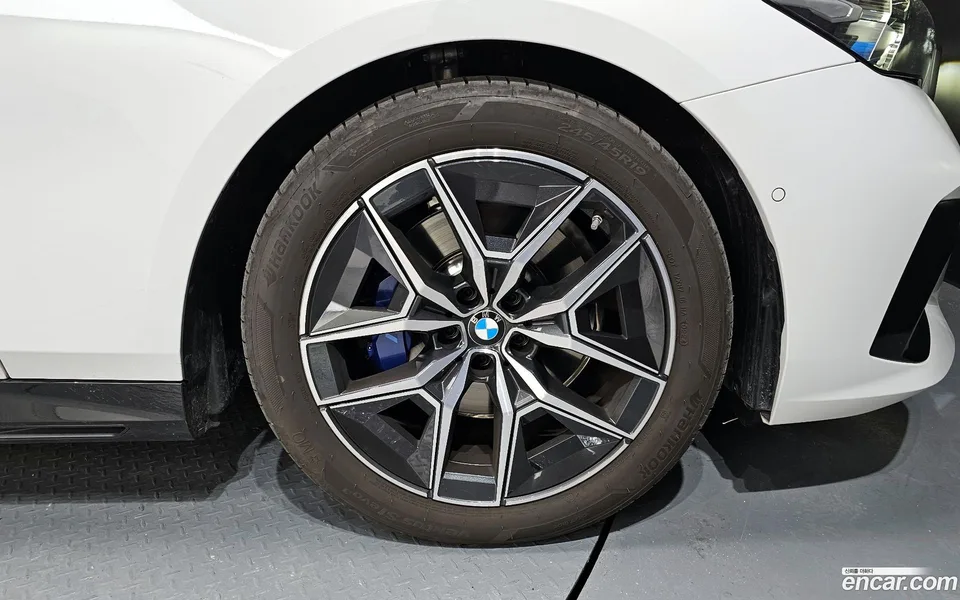 BMW 5 Series 520i M 2024 — миниатюра 5