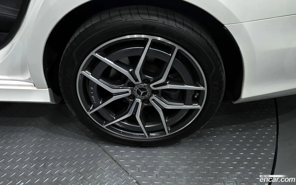 Mercedes-Benz E-Class E220d 4MATIC AMG Line 2023 — миниатюра 5