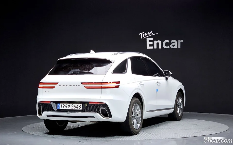 Genesis GV70 2.5T 2WD 2023 — миниатюра 2