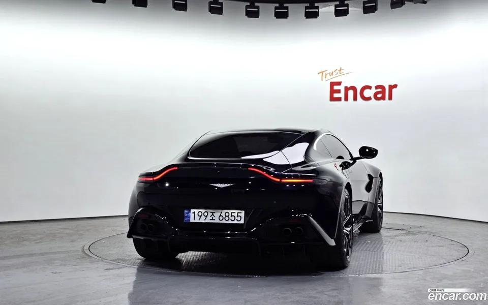 Aston Martin Vantage 4.0 V8 2023 — миниатюра 3