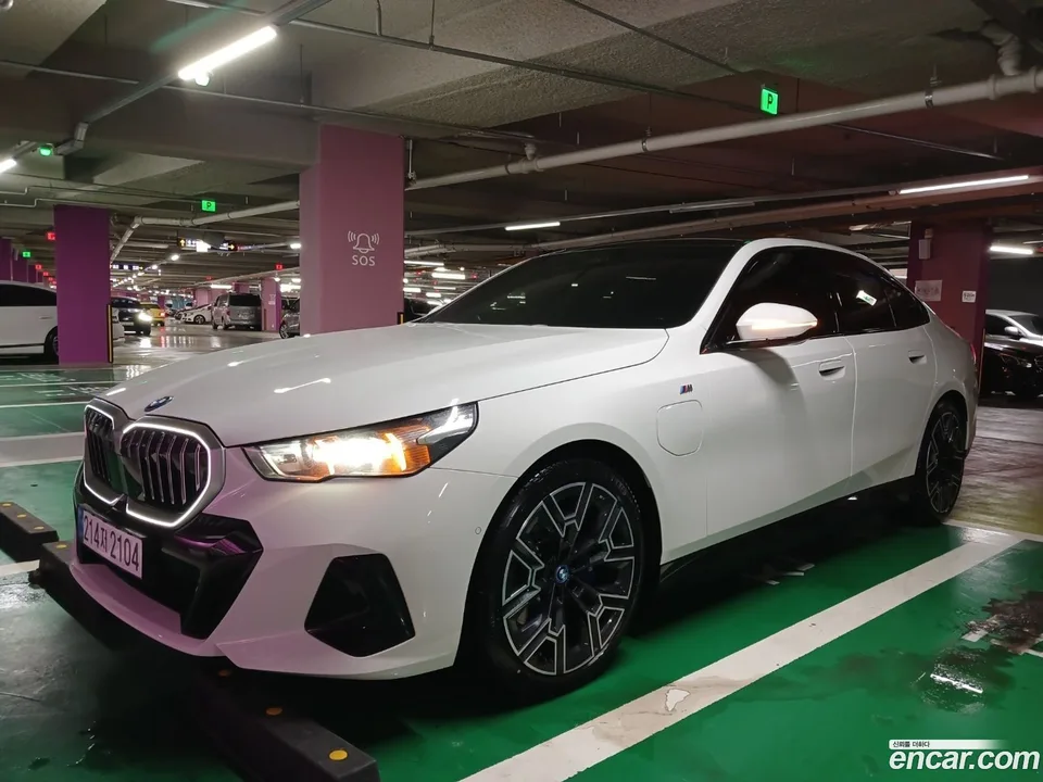 BMW 5 Series 530e M 2025 — миниатюра 2
