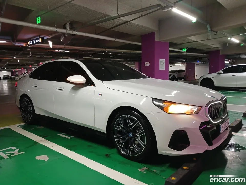 BMW 5 Series 530e M 2025 — миниатюра 3