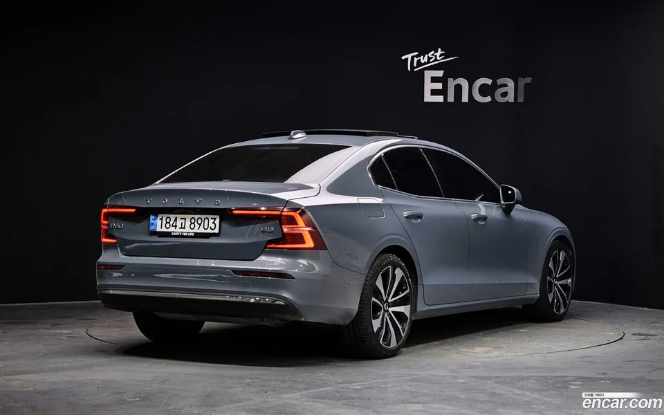 Volvo S60 B5 2023 — миниатюра 2